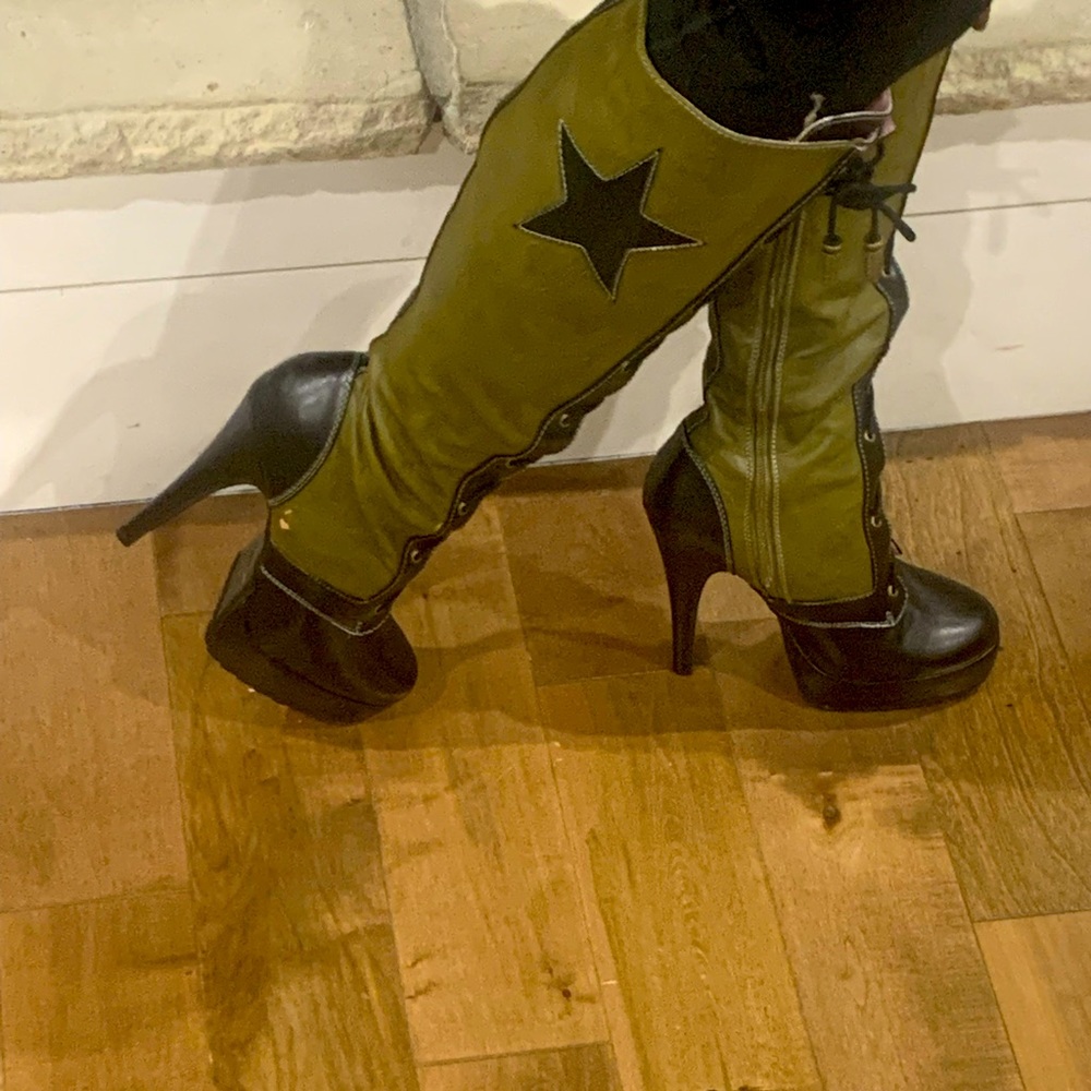 Leg Avenue Top Gun boots, like new condition. Size 8.